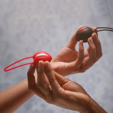Шарик вагинальный Smartball Uno черно-малиновый